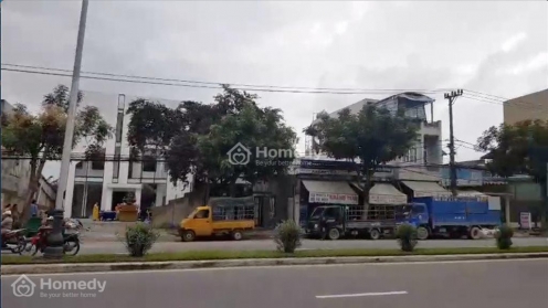 Cho thuê mặt bằng đường Pham Văn Đồng , khu vực có nhiều khách sạn , nhà hàng .